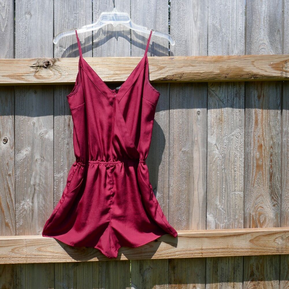 Forever 21 Spaghetti Strap Romper Burgundy Boho Sleeveless Flowy Pockets Small
